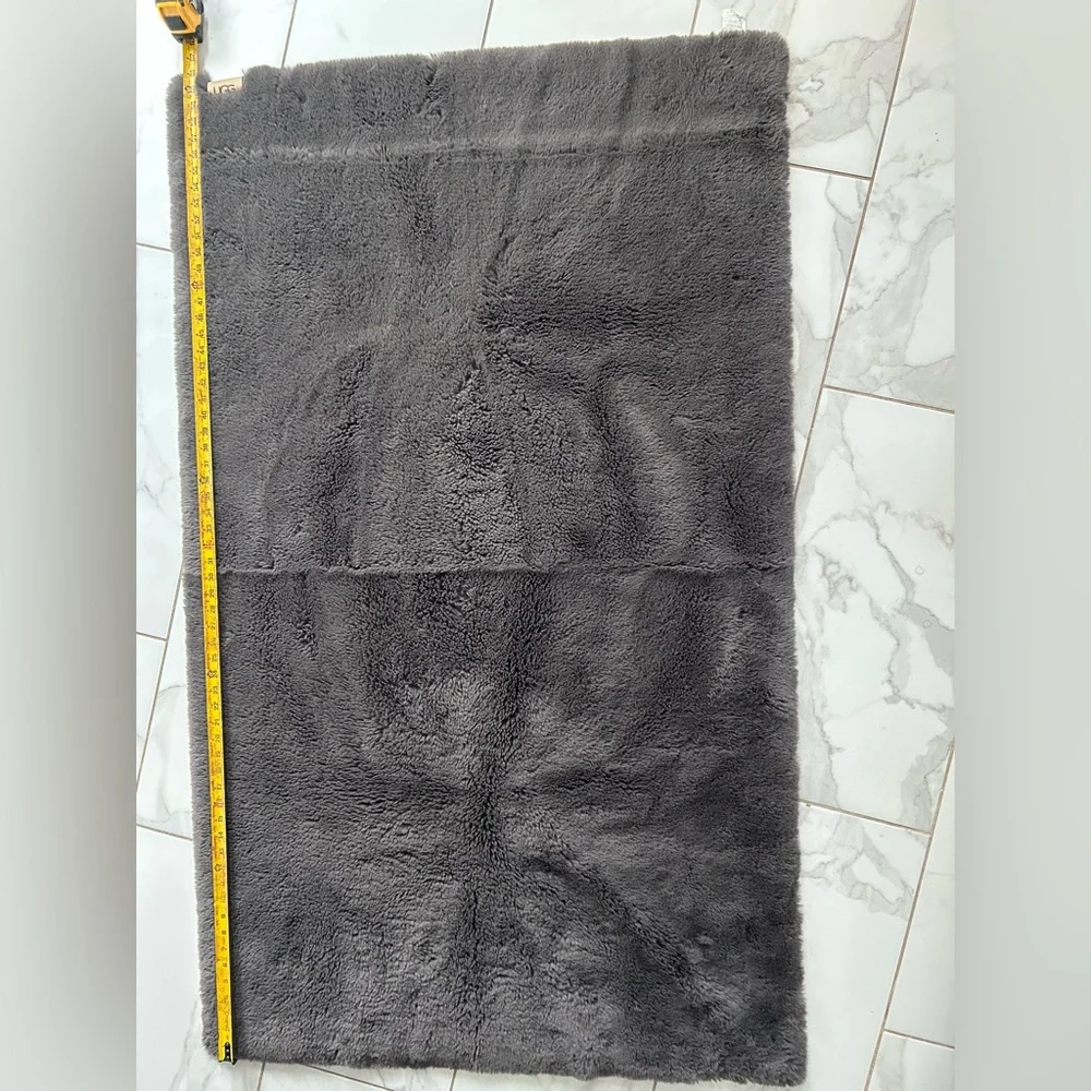 UGG Gray faux fur rug